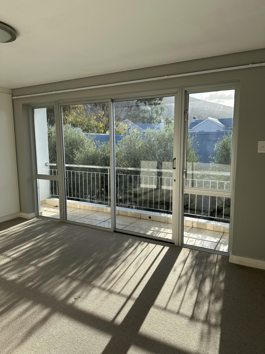 To Let 2 Bedroom Property for Rent in Lemoenkloof Western Cape